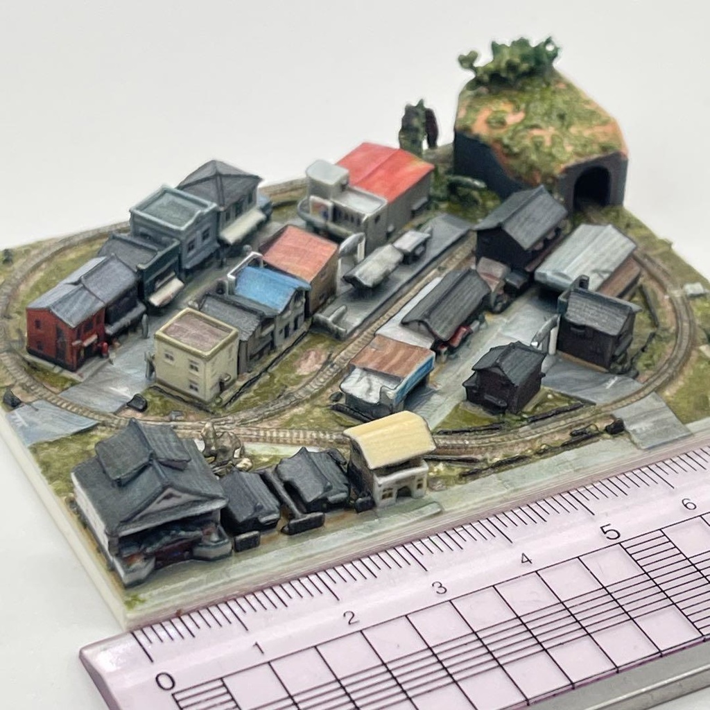 1/1060 ミニミニ　鉄道模型　　ジオラマ　レイアウト　ドールハウスに　昭和レトロ　３D 