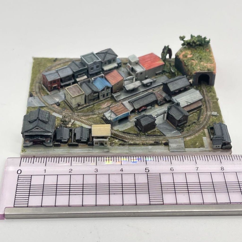 1/1060 ミニミニ　鉄道模型　　ジオラマ　レイアウト　ドールハウスに　昭和レトロ　３D 