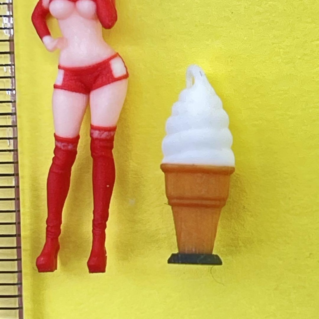 1/64 ソフトクリーム看板 ミニチュア フィギュアに ジオラマ ミニカーに 住宅模型に 3D ミニチュアイメージ