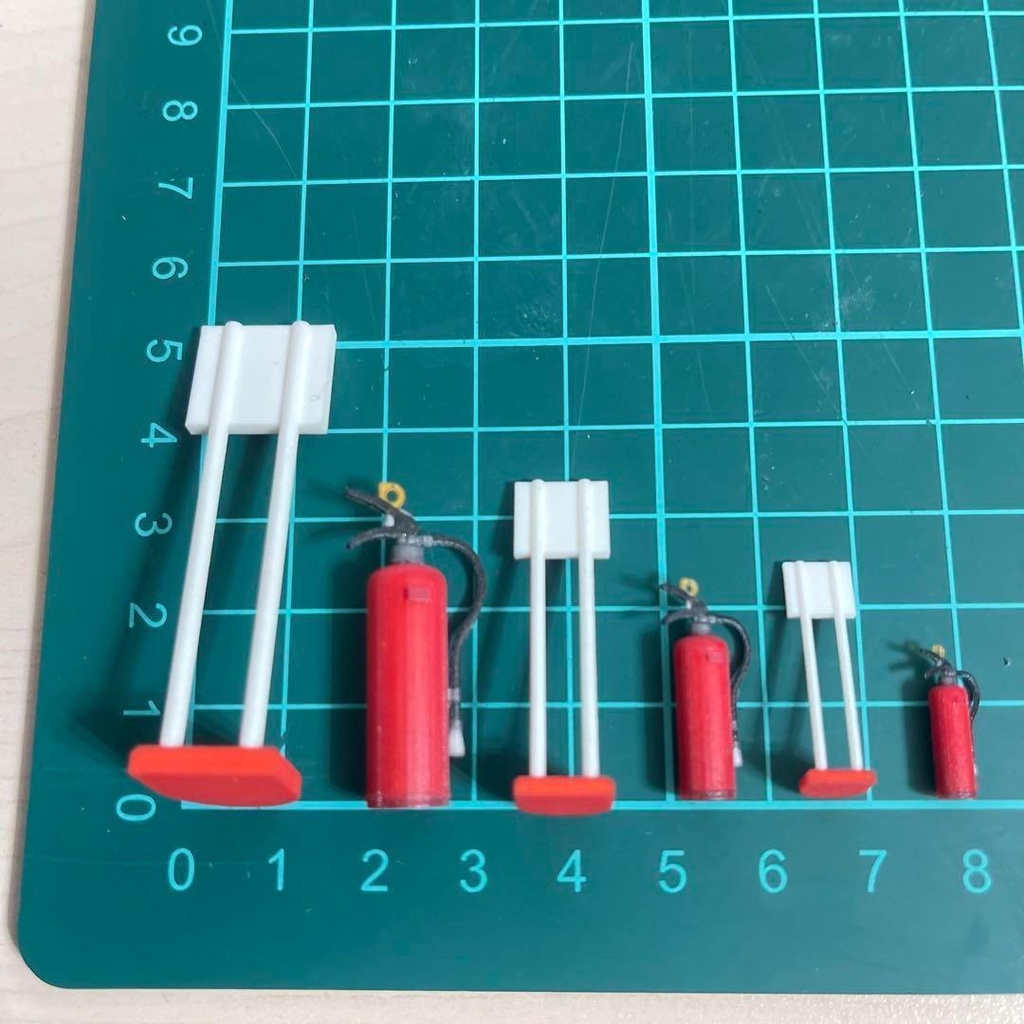 1/16 1/24 1/35 ミニチュア 消火器とスタンド ミニチュアイメージ ジオラマに ミニカーに 3D