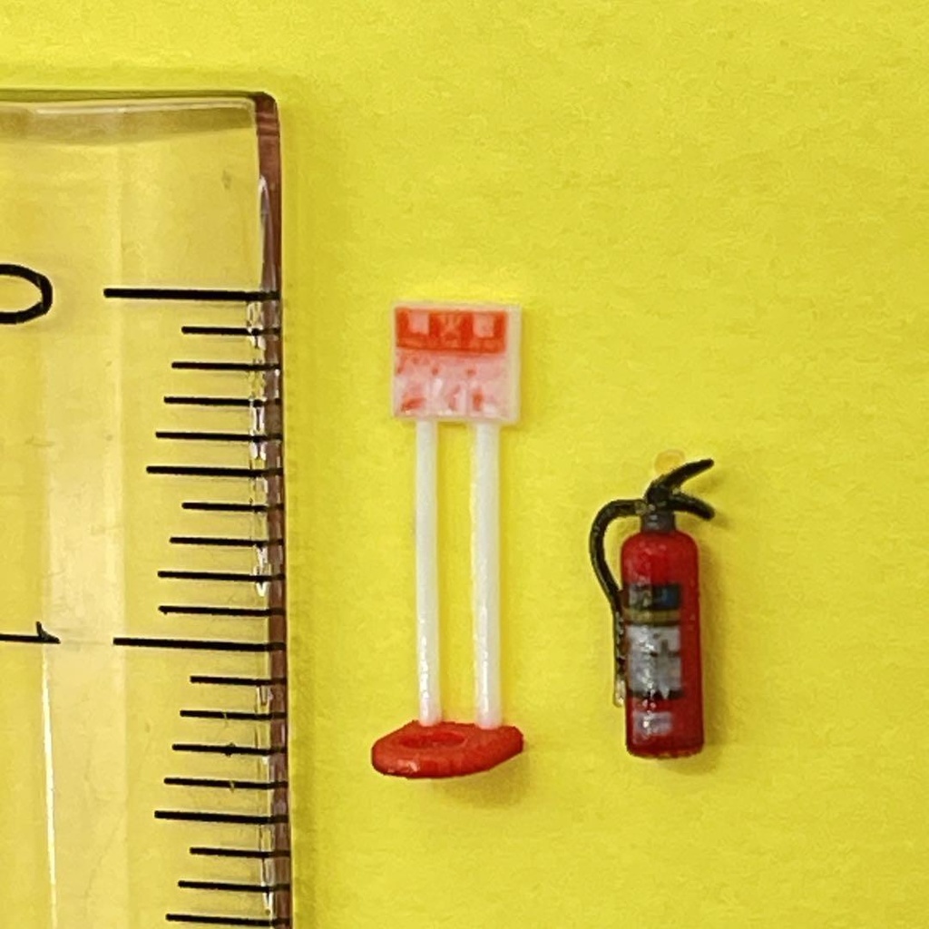 1/64 ミニチュア 消火器とスタンド ミニカーに ジオラマに フィギュアに ミニチュアイメージ 3D
