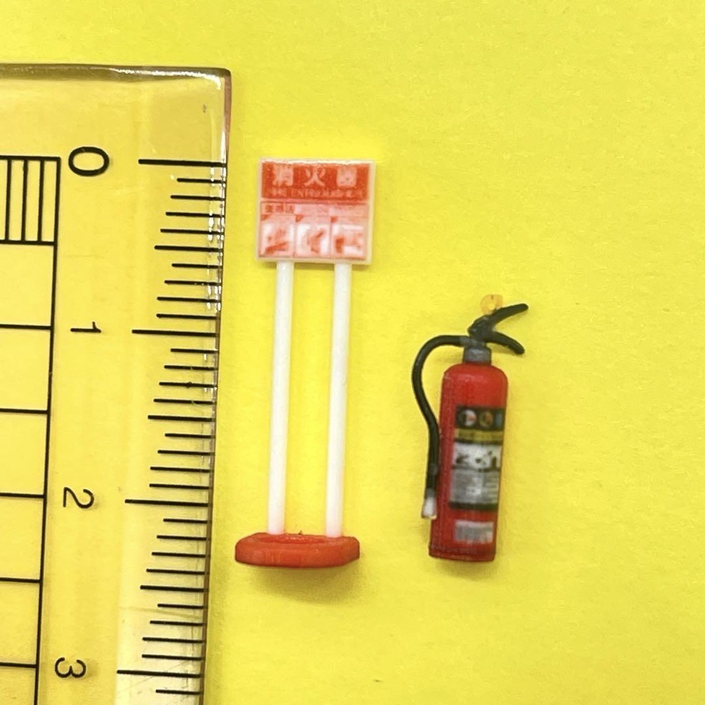 1/35 ミニチュア 消火器とスタンド ジオラマに フィギュアに ミニチュアイメージ 完成品 3D ミニカーに
