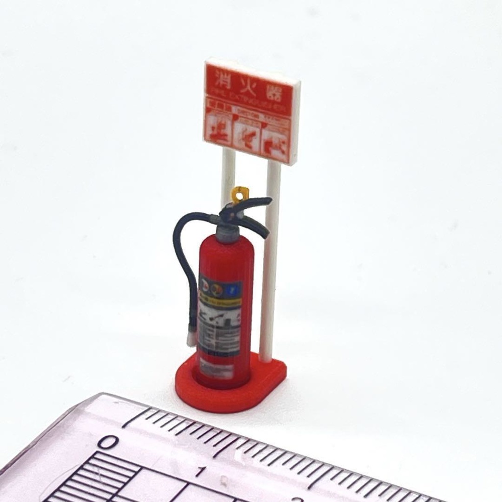 1/24 消火器とスタンド ミニチュア ジオラマに ミニカーに ミニチュアイメージ フィギュアに
