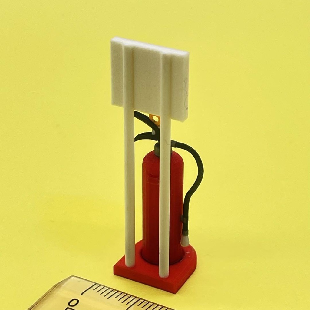 1/16 ミニチュア 消火器とスタンド ジオラマに 完成品 3D ミニカーに フィギュアに ミニチュアイメージ