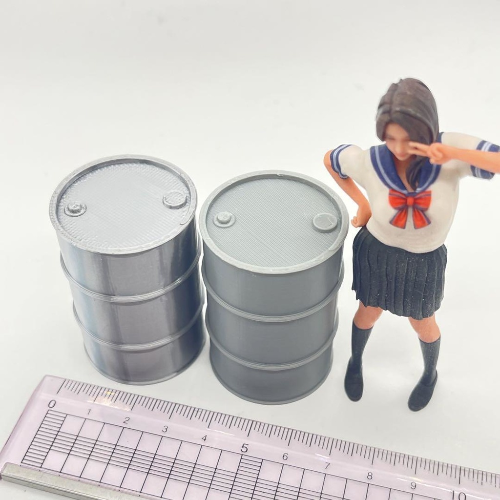 1/18 ドラム缶2個 シルバー グレー 完成品 ミニチュア ドールハウスに フィギュアに ミニチュアイメージ シルバニアに ジオラマ ミニカーに