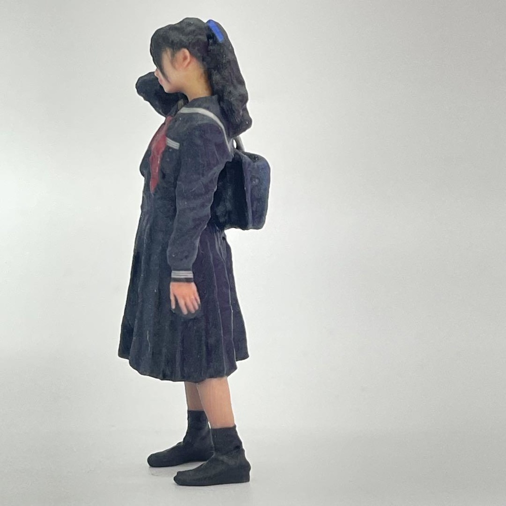 1/24 女子高生ポニーテール 台座無しタイプ フィギュア 完成品 リアルフィギュア ドールハウスに ジオラマに ミニカーに ミニチュアイメージ