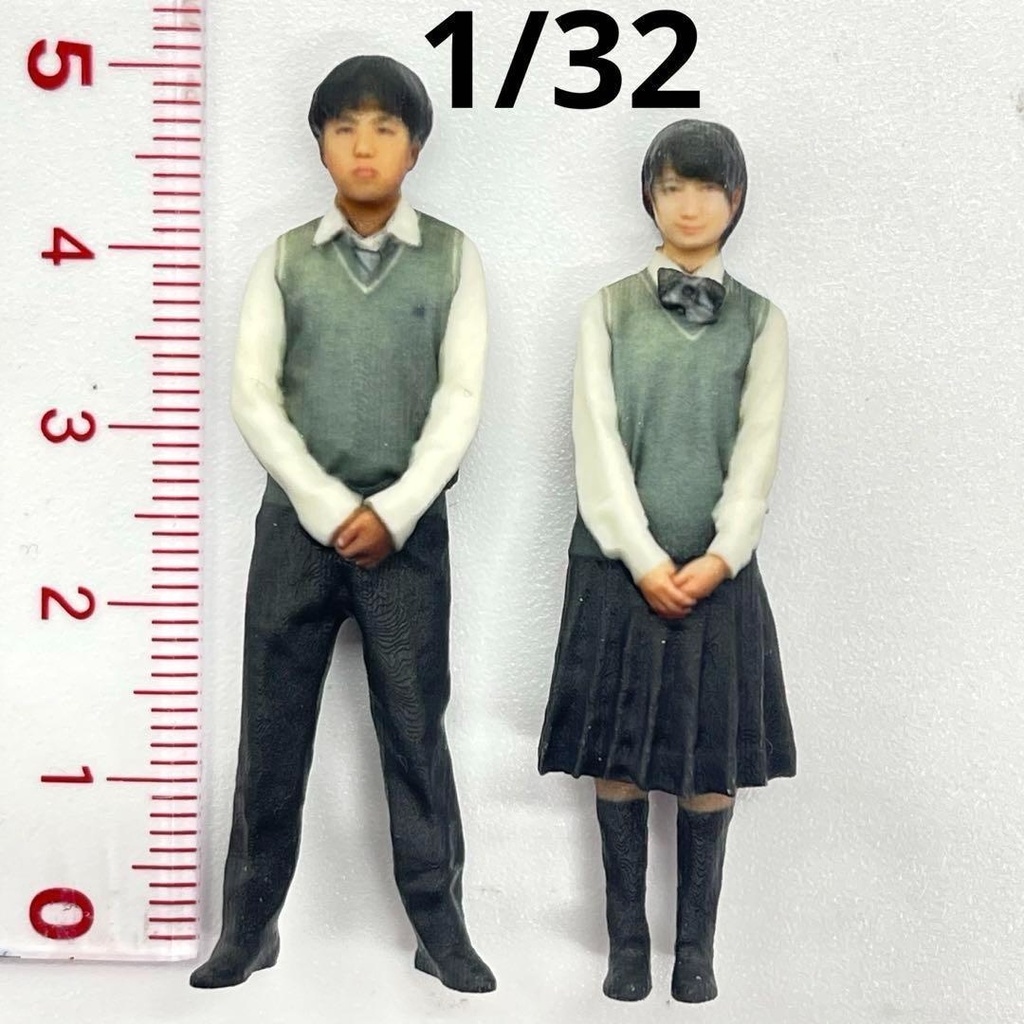 1/32 高校生　フィギュア2体　完成品　リアルフィギュア　ミニチュア　３Dフィギュア　ジオラマに　ミニカーに　ミニチュアイメージ　
