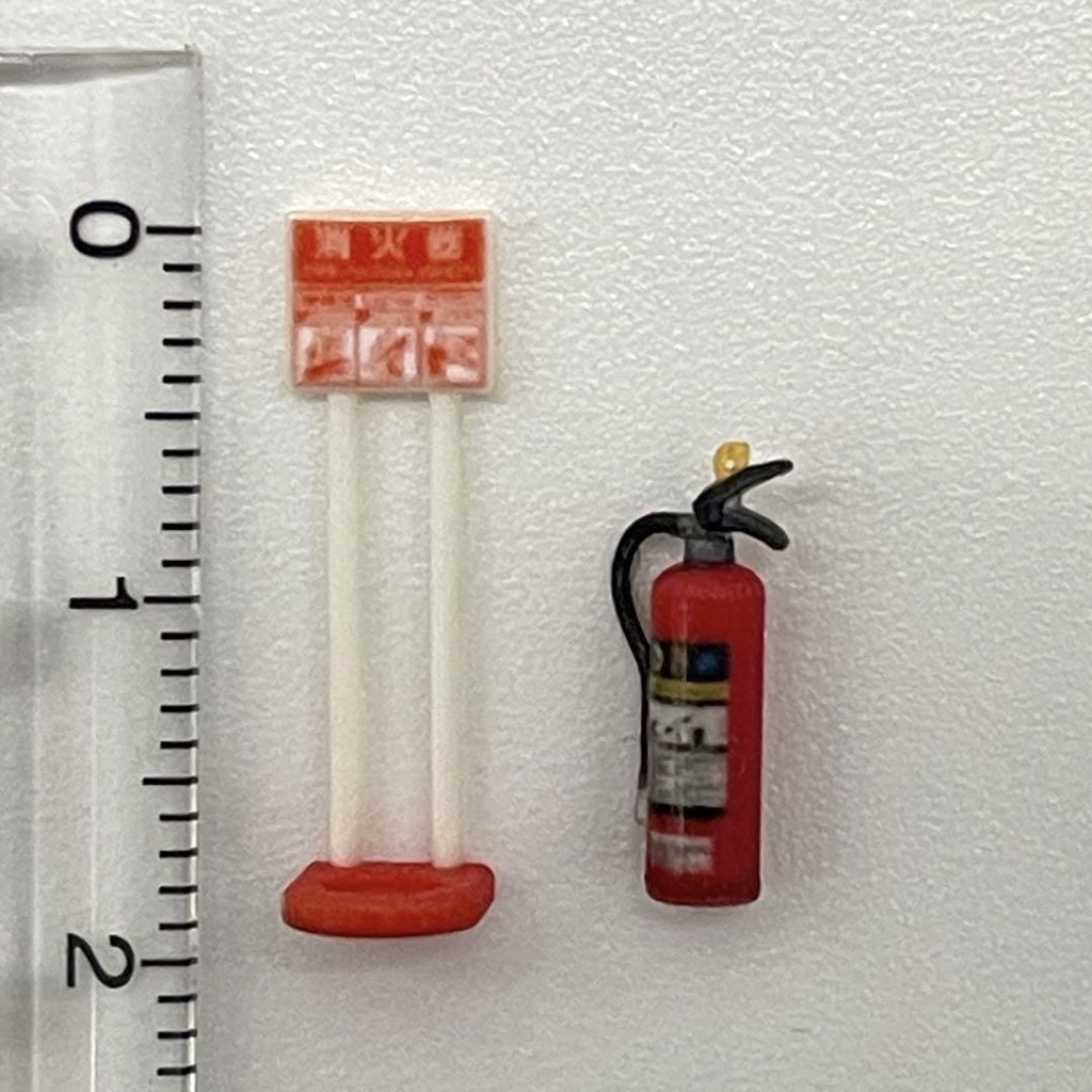 1/43 消火器とスタンド ミニチュア ジオラマに 3D ミニチュアイメージ ミニカーに 住宅模型に