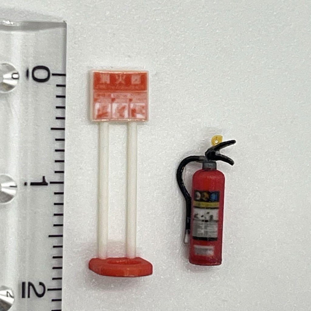 1/43 消火器とスタンド ミニチュア ジオラマに 3D ミニチュアイメージ ミニカーに 住宅模型に