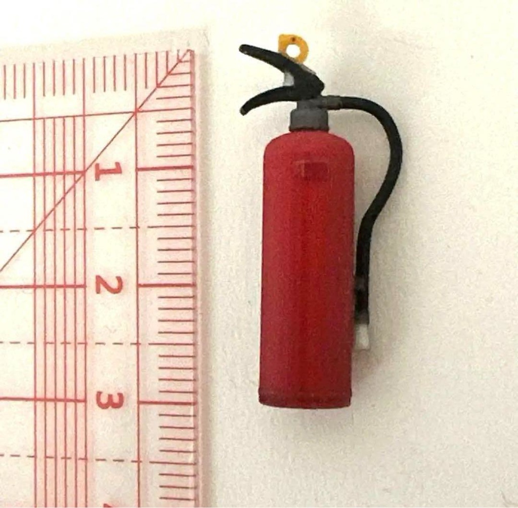 1/18 消火器とスタンド ミニチュア ドールハウスに フィギュアに 3D ジオラマに ミニカーに ミニチュアイメージ 3Dプリンター