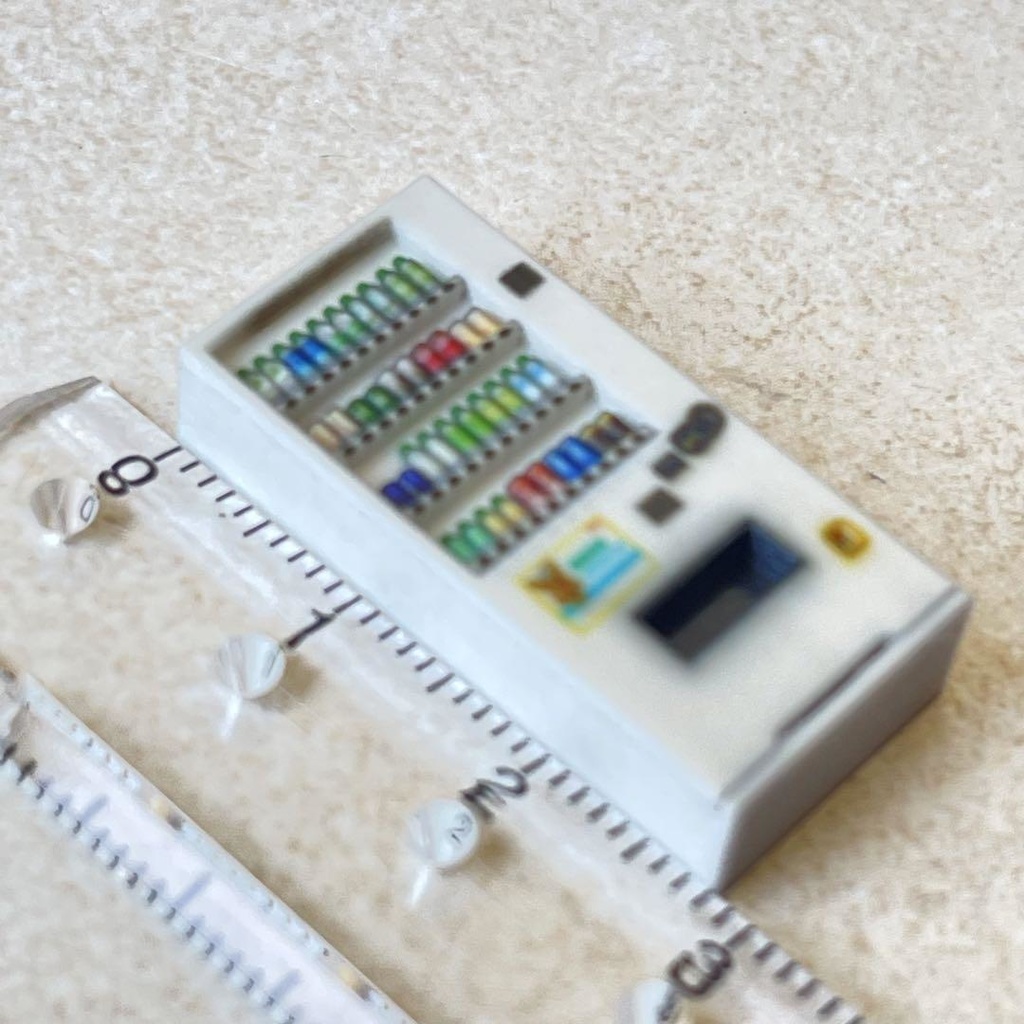 1/64 ミニチュア 飲み物立体 自販機 白 ミニチュアイメージ ジオラマ ミニカーに 住宅模型に 3Dプリンター