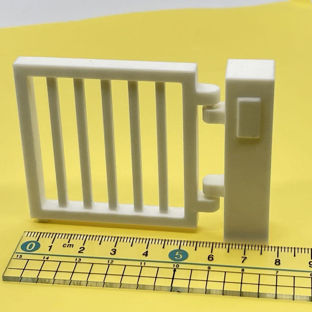 ミニチュア　門扉　白一色タイプ　ドールハウス　ジオラマ　フィギュアに　３D　ミニチュアイメージ