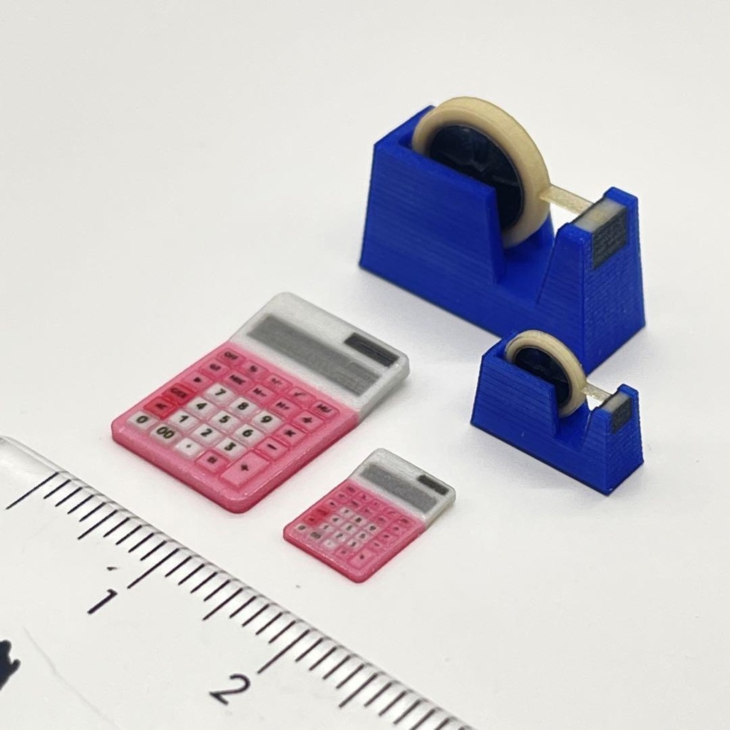 ミニチュア 電卓 テープカッター 文具 フィギュアに 完成品 3D ドールハウスに ミニチュアイメージ