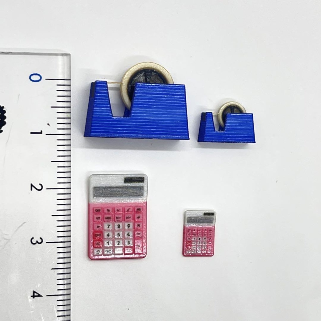 ミニチュア 電卓 テープカッター 文具 フィギュアに 完成品 3D ドールハウスに ミニチュアイメージ