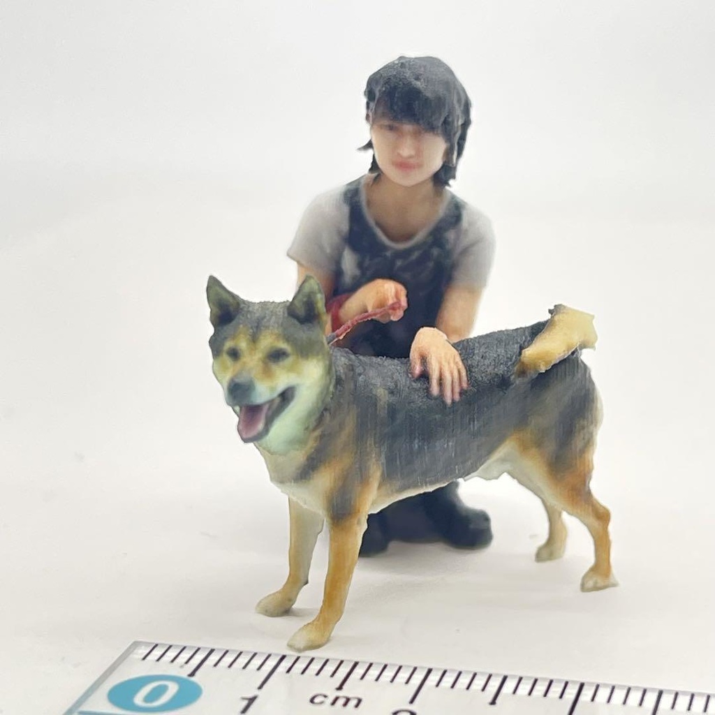 1/24 犬と女の子 フィギュア リアルフィギュア 完成品 ミニチュアイメージ 3D ドールハウスに ミニカーに ジオラマに