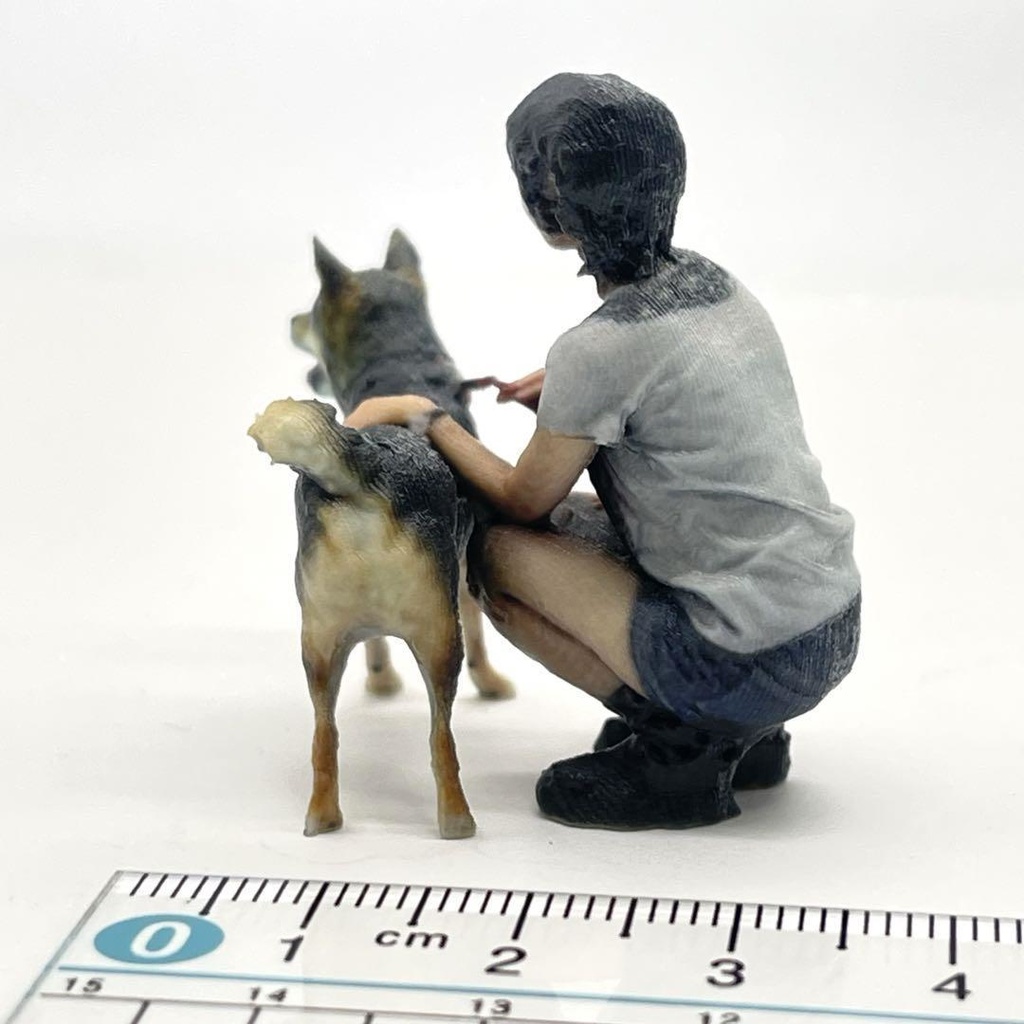 1/24 犬と女の子 フィギュア リアルフィギュア 完成品 ミニチュアイメージ 3D ドールハウスに ミニカーに ジオラマに