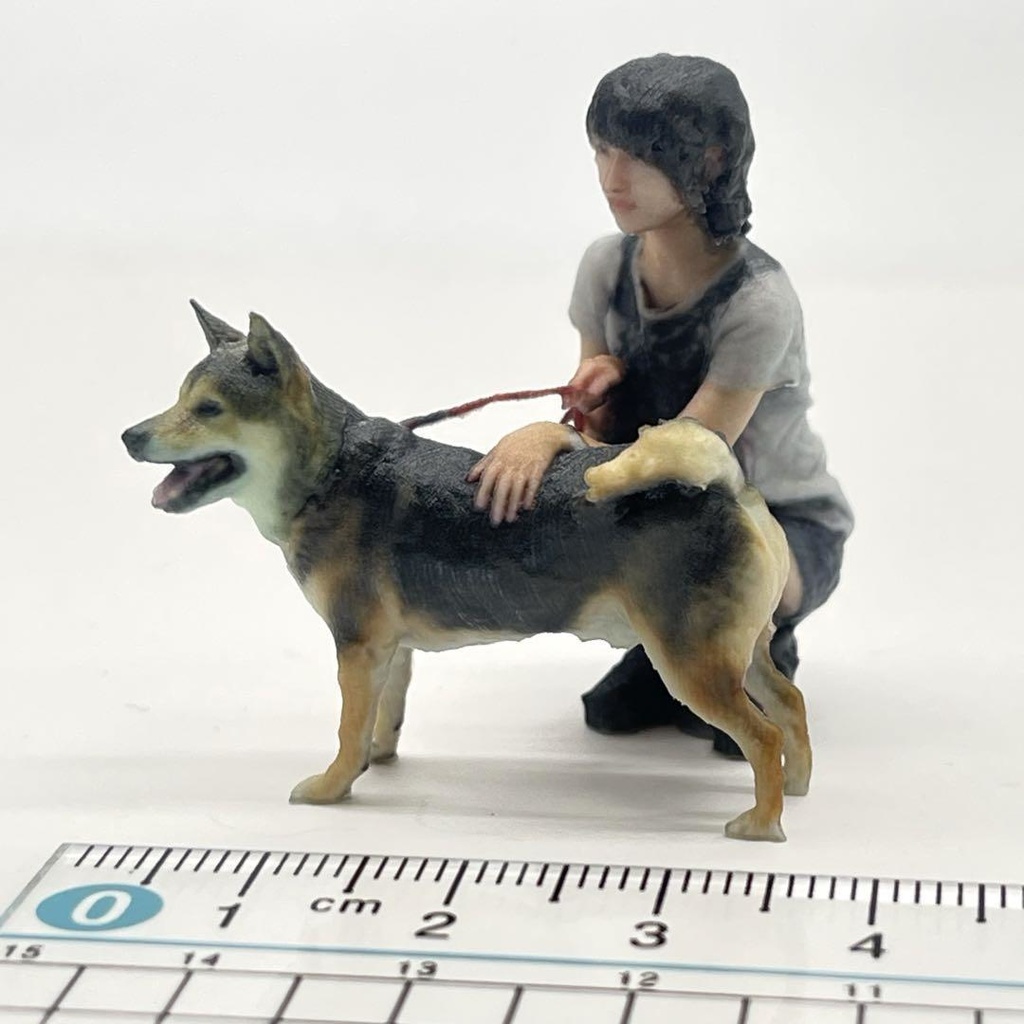 1/24 犬と女の子 フィギュア リアルフィギュア 完成品 ミニチュアイメージ 3D ドールハウスに ミニカーに ジオラマに