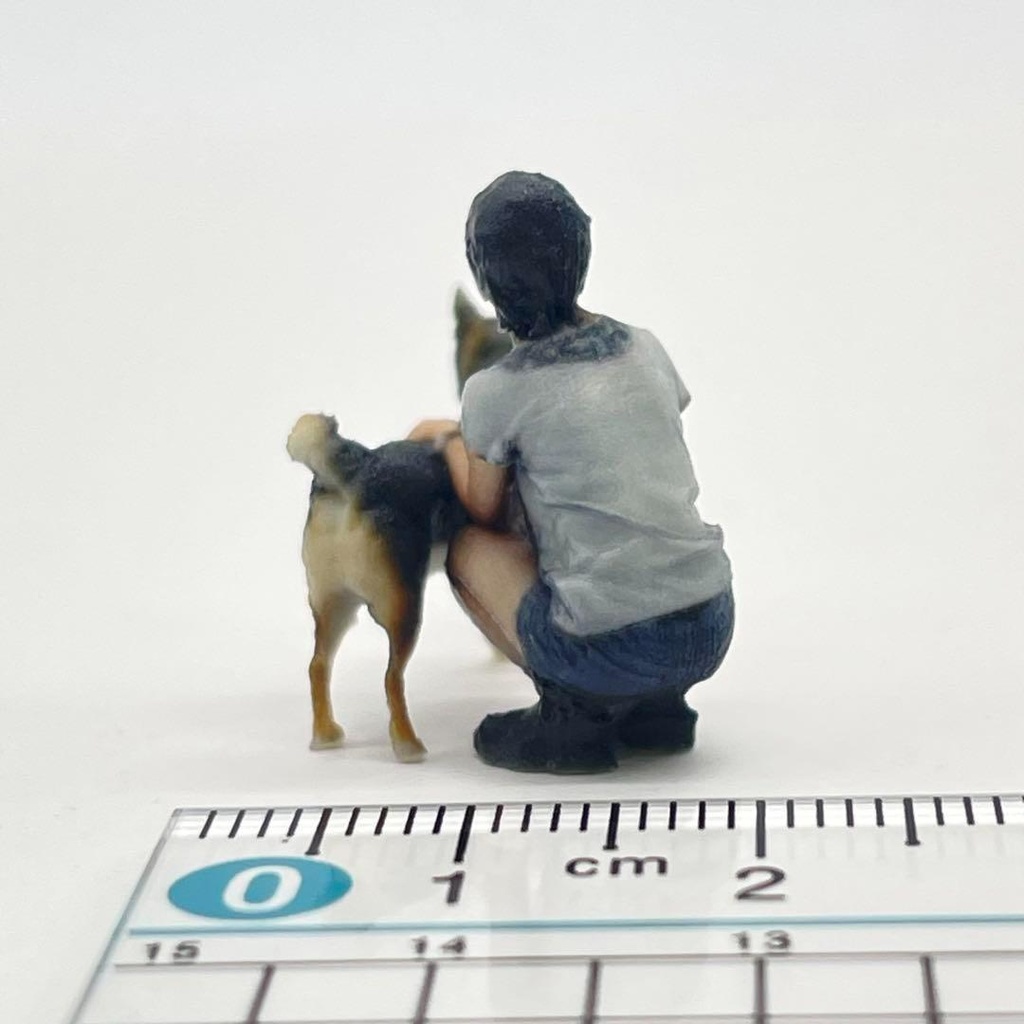 1/43 犬と女の子 フィギュア ミニチュア ジオラマに 1/64より大 ミニチュアイメージ リアルフィギュア 3Dフィギュア