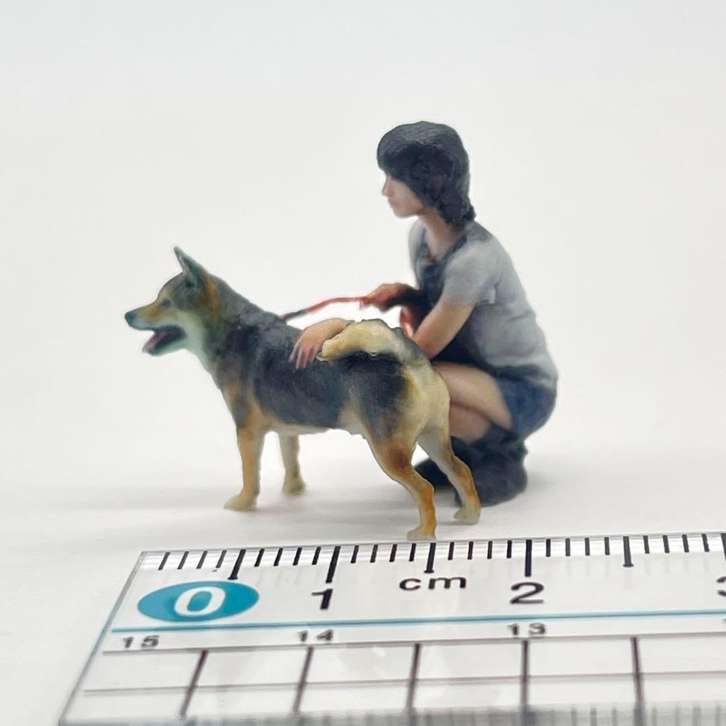 1/43 犬と女の子 フィギュア ミニチュア ジオラマに 1/64より大 ミニチュアイメージ リアルフィギュア 3Dフィギュア