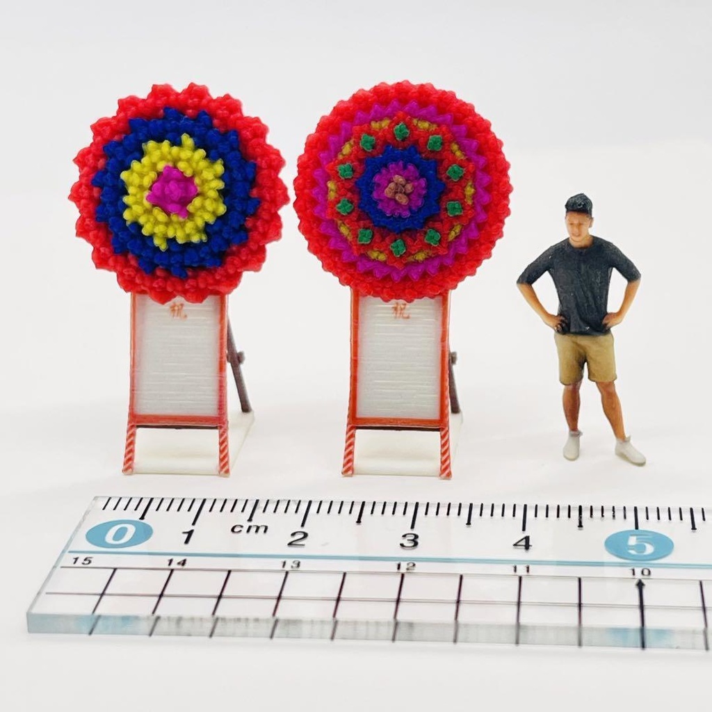 1/64 花輪二個 ミニチュア フィギュアに 完成品 ジオラマに 住宅模型 ミニチュアイメージ ミニカーに