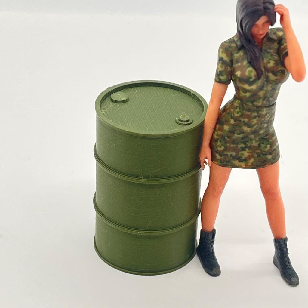 1/24 ドラム缶 アーミーグリーン ミリタリー ミニチュア 完成品 ドールハウスに フィギュアに ミニチュアイメージ 3D ミニカーに フィギュアに