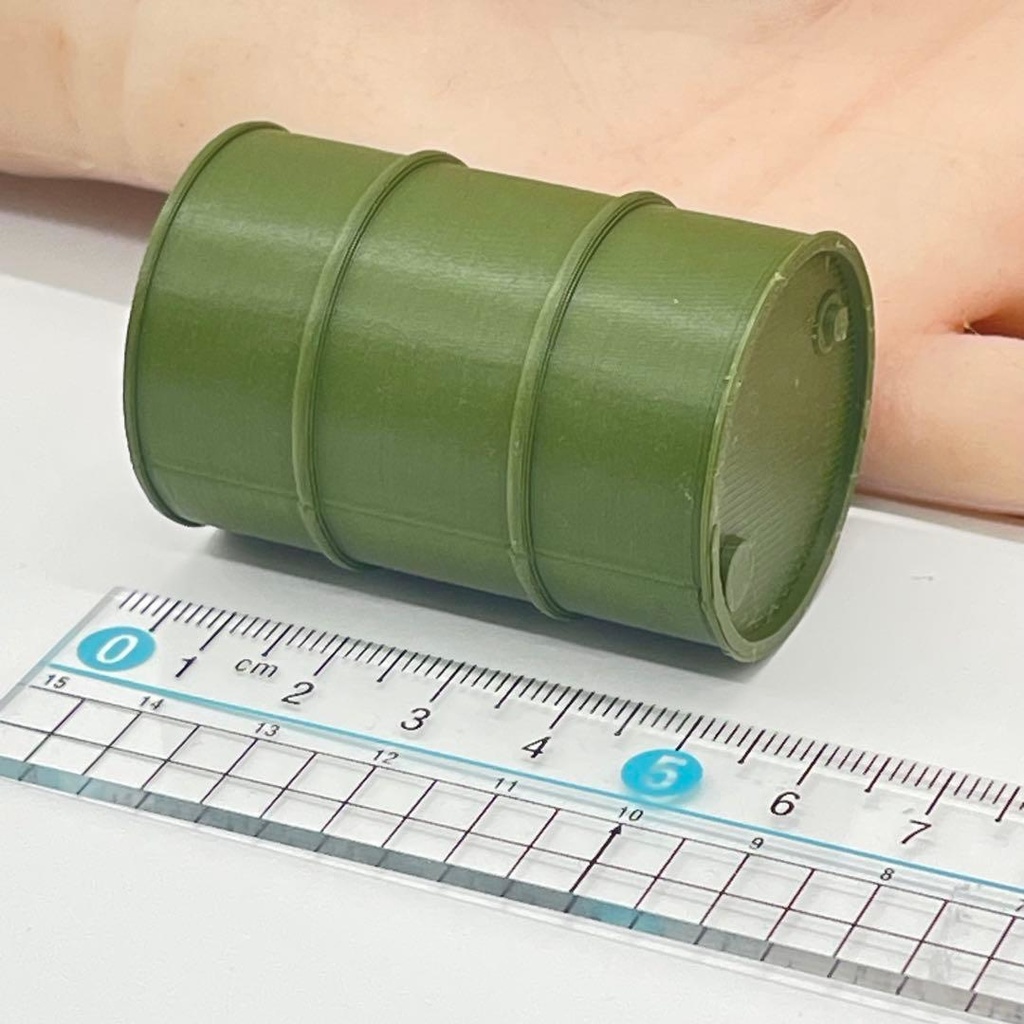 1/18 ミニチュア ドラム缶 ミリタリー アーミーグリーン グリーン フィギュアに ジオラマ ドールハウス ミニカーに 完成品 ミニチュアイメージ