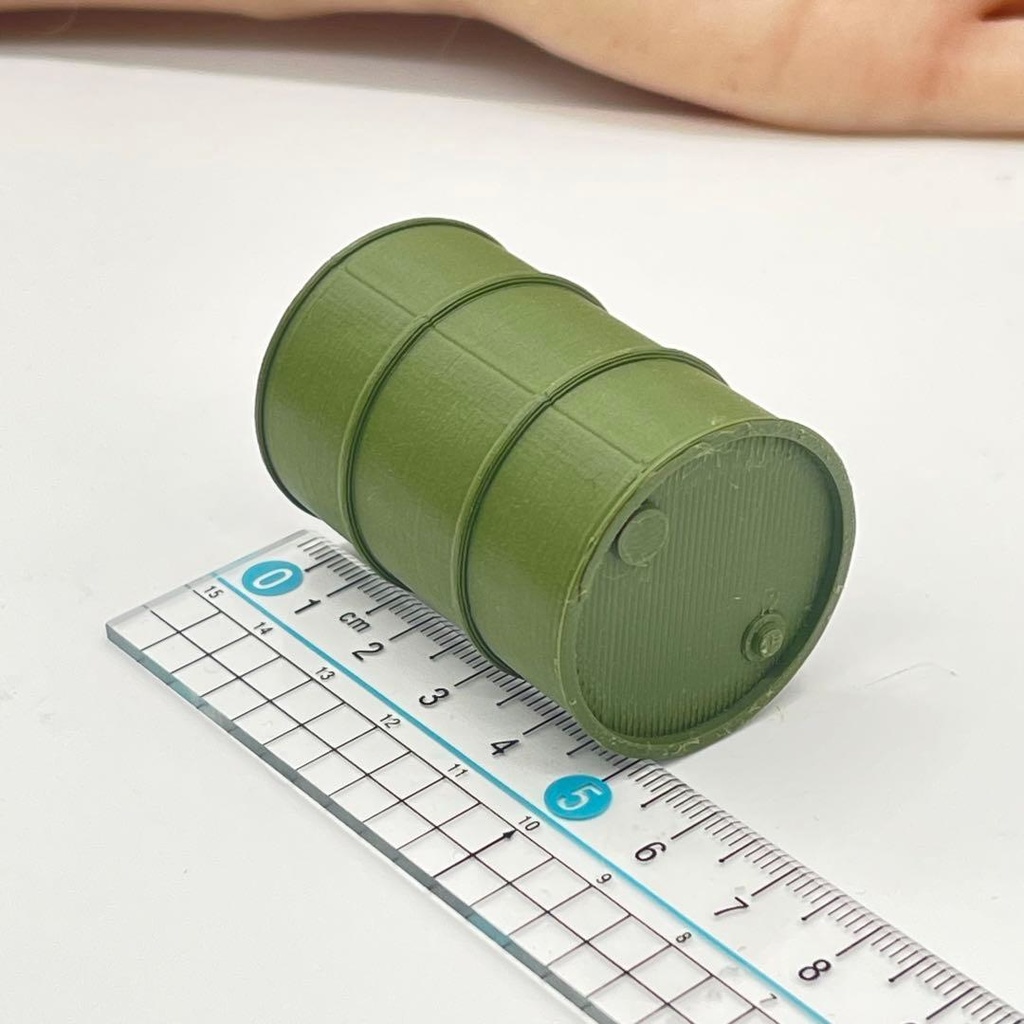 1/18 ミニチュア ドラム缶 ミリタリー アーミーグリーン グリーン フィギュアに ジオラマ ドールハウス ミニカーに 完成品 ミニチュアイメージ