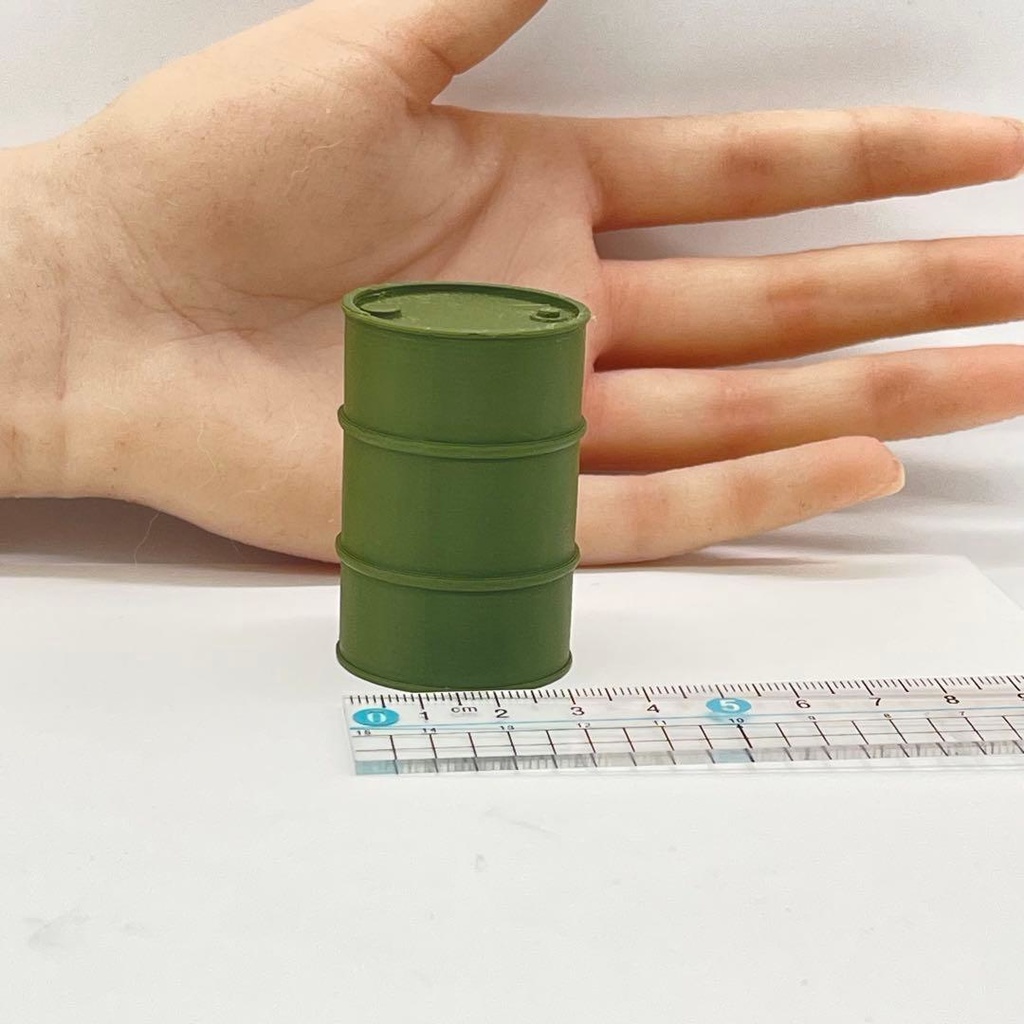 1/18 ミニチュア ドラム缶 ミリタリー アーミーグリーン グリーン フィギュアに ジオラマ ドールハウス ミニカーに 完成品 ミニチュアイメージ