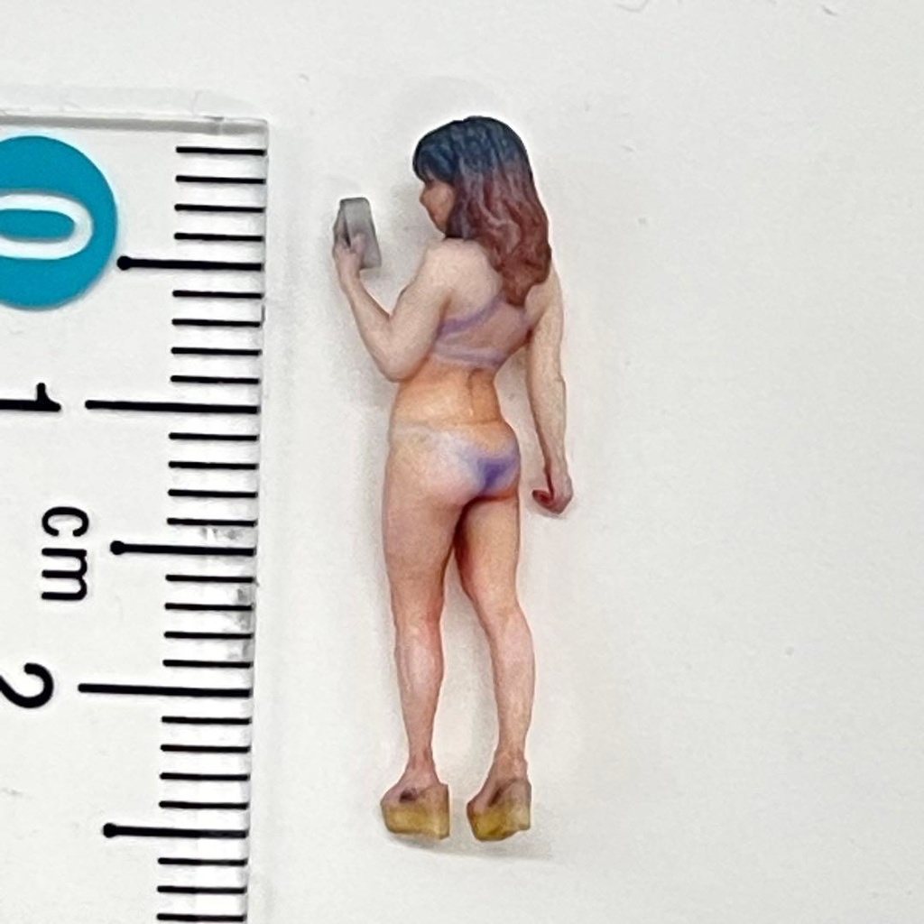 1/64 スマホ女性 水着 フィギュア 完成品 3Dフィギュア ミニチュアイメージ ジオラマ ミニカーに