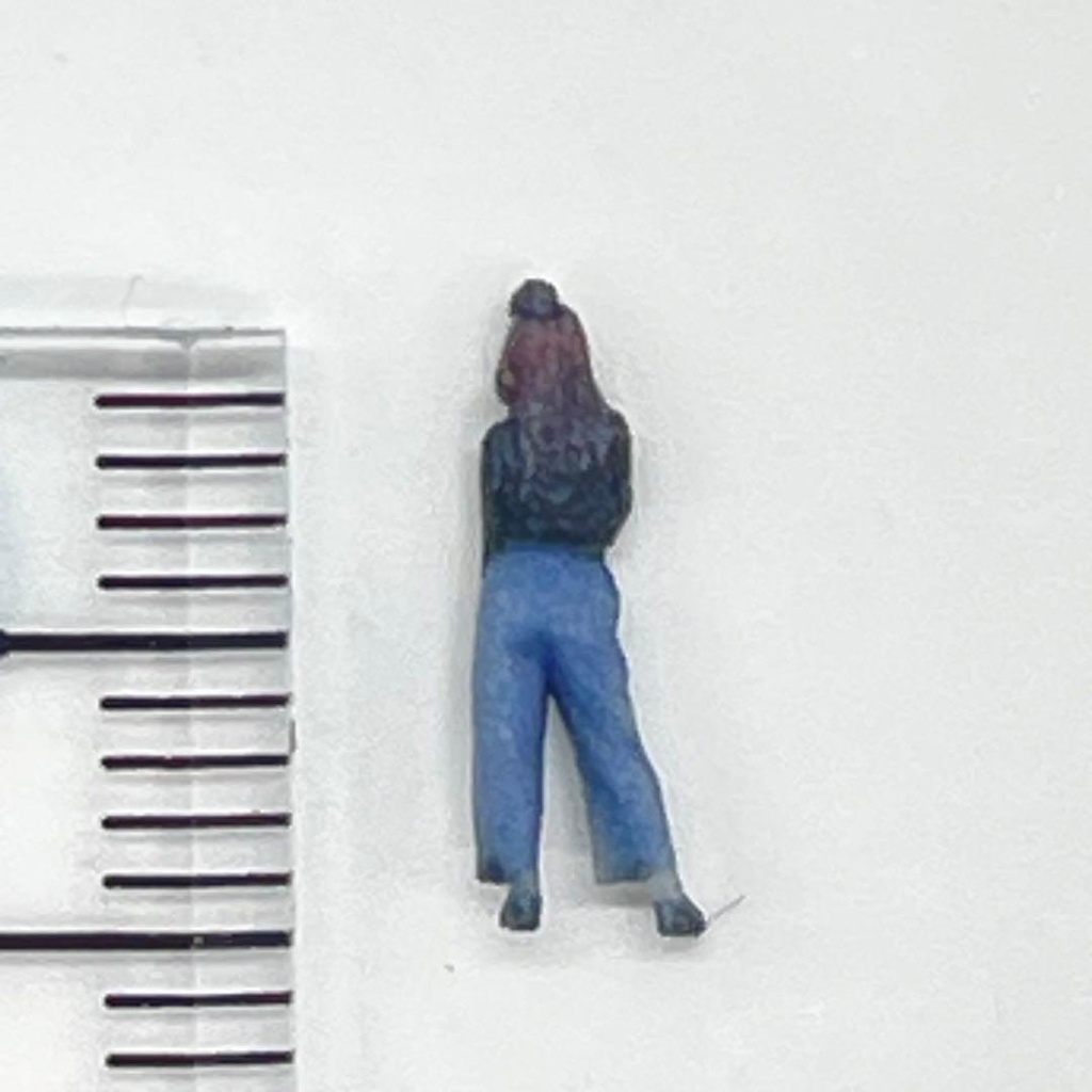 Nゲージ 3DA-X-PT-003 フィギュア ミニチュア ジオラマ 3Dフィギュア ニット帽の女の子 鉄道模型 ミニチュアイメージ