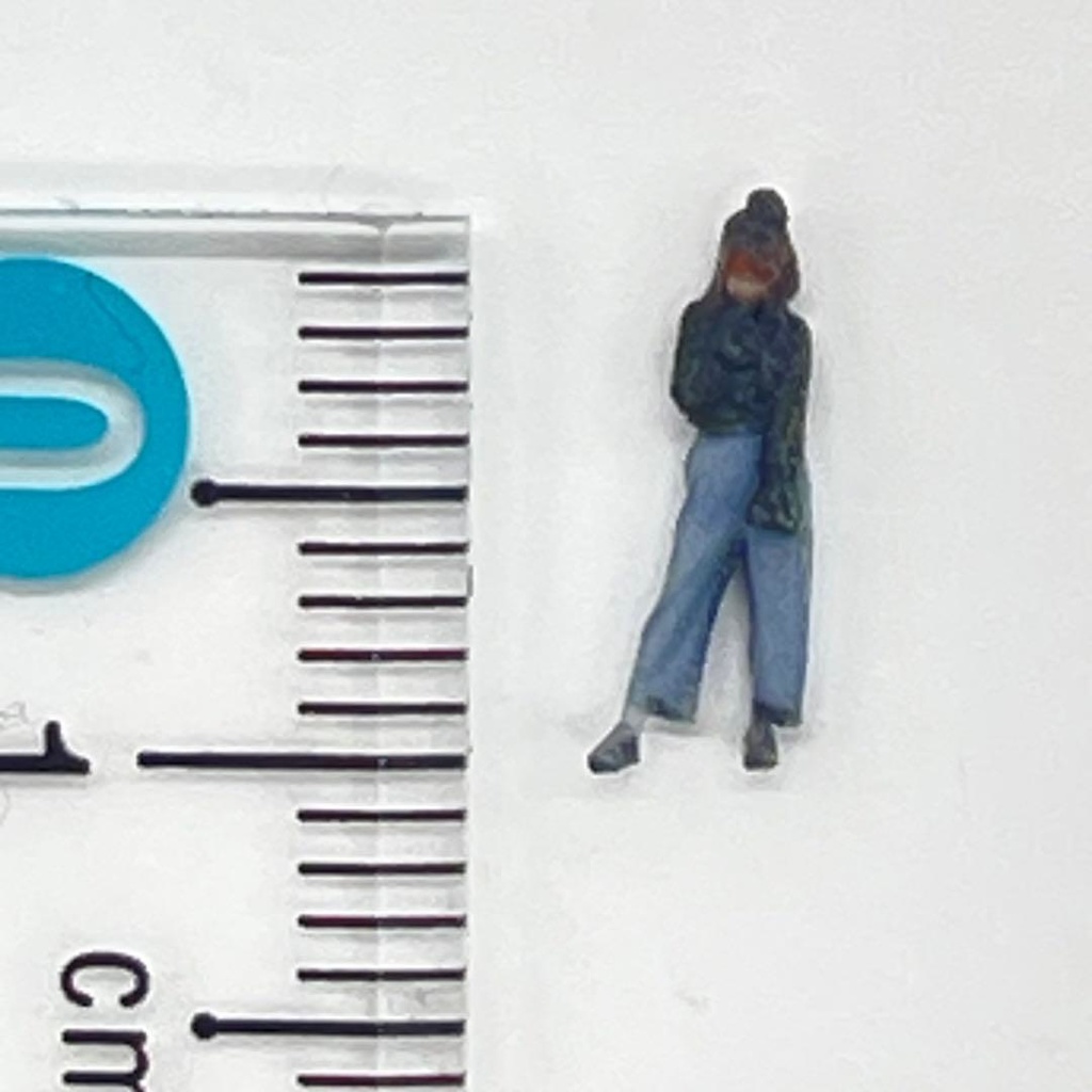 Nゲージ 3DA-X-PT-003 フィギュア ミニチュア ジオラマ 3Dフィギュア ニット帽の女の子 鉄道模型 ミニチュアイメージ