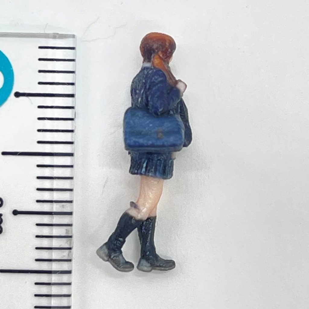 HOゲージ 3DA-X-PT-008 女子高生 フィギュア 3Dフィギュア ミニチュア ジオラマ 鉄道模型に ミニチュアイメージ 完成品