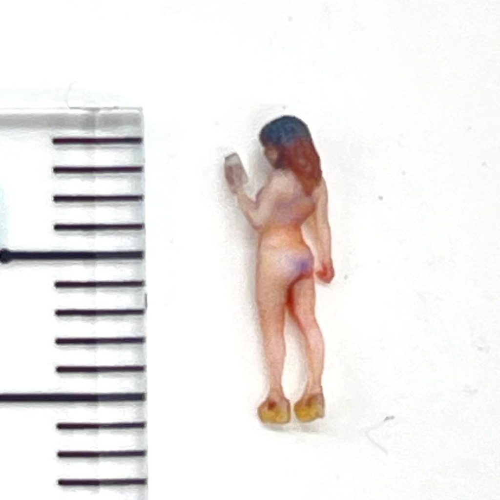 Nゲージ 3DA-X-SS-003 スマホ女性 フィギュア 水着 ビキニ 3Dフィギュア リアルフィギュア 鉄道模型 ジオラマ 完成品 ミニチュアイメージ レイアウトに