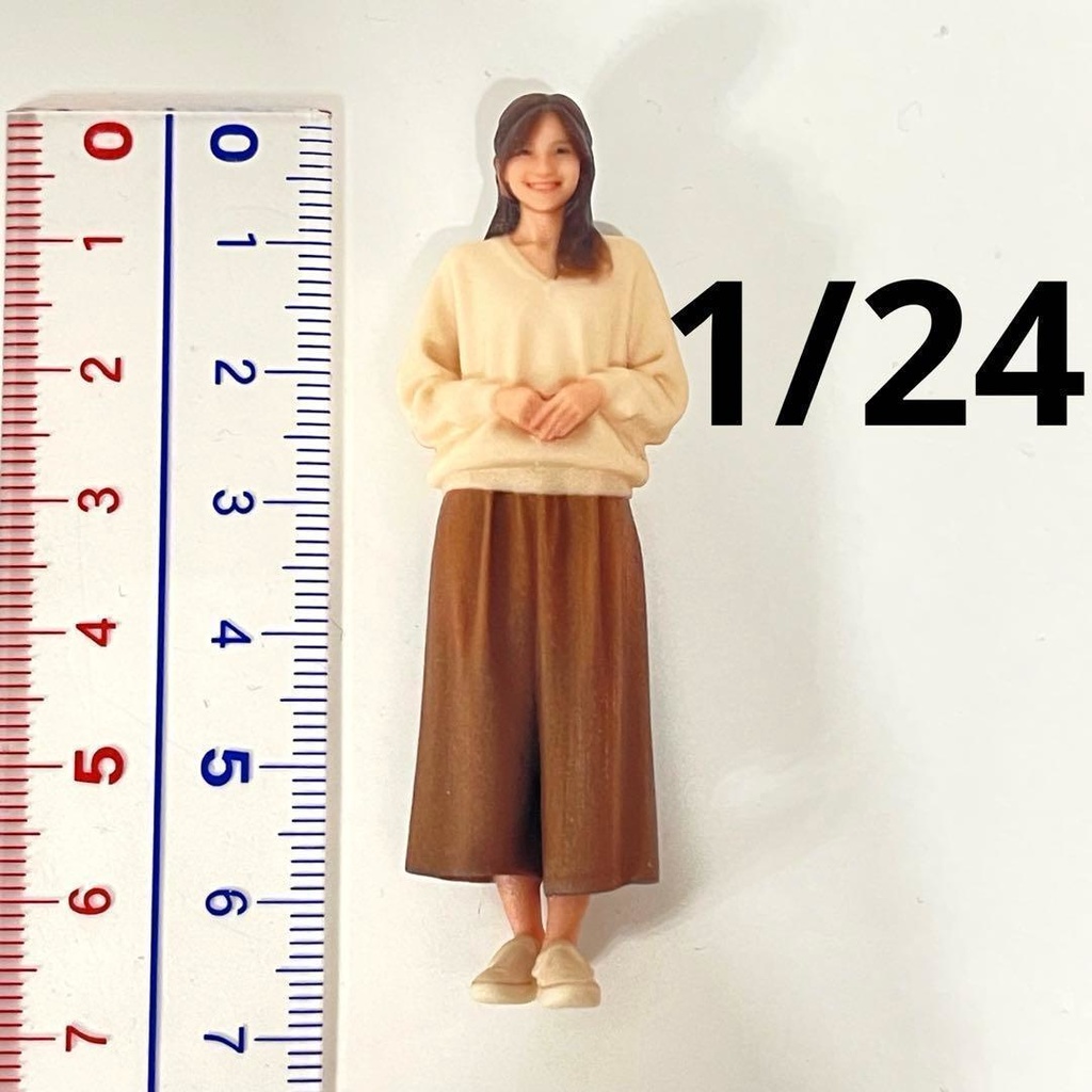 1/24 フィギュア　ミニチュアイメージお姉さん　リアルフィギュア　完成品　ミニチュアイメージ　ミニカーに　ジオラマに