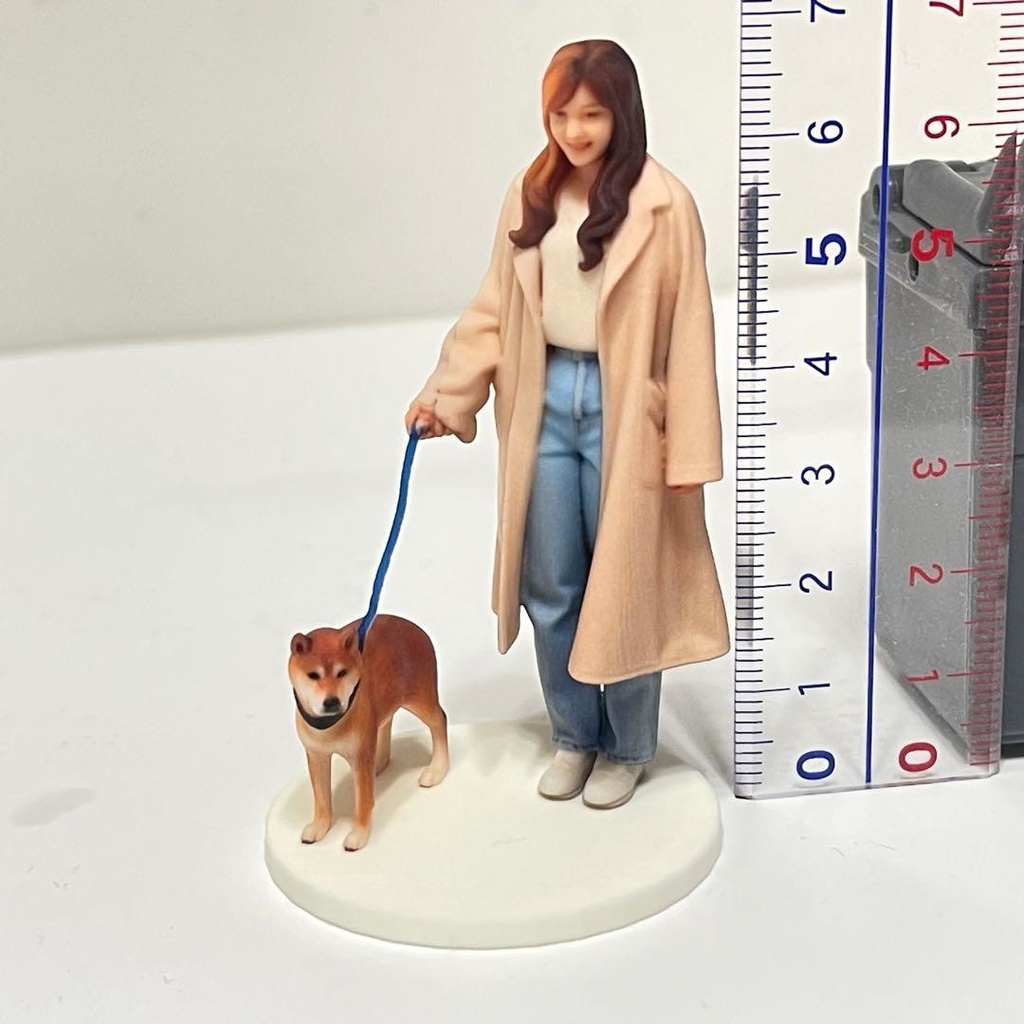 1/24 フィギュア リアルフィギュア 犬とお姉さん ミニチュア ジオラマ ミニカー ミニチュアイメージ