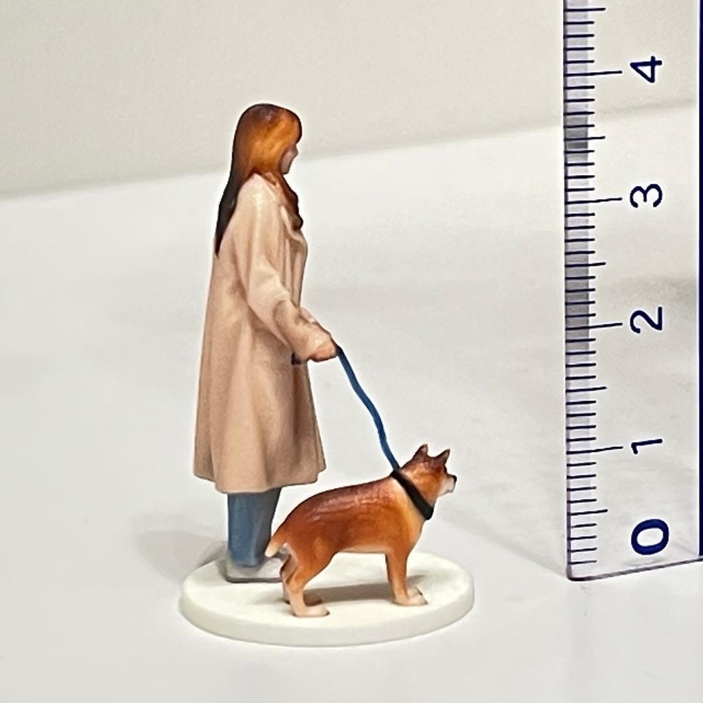 1/43 フィギュア リアルフィギュア 犬とお姉さん ミニチュア ジオラマ ミニカー 完成品 ミニチュアイメージ