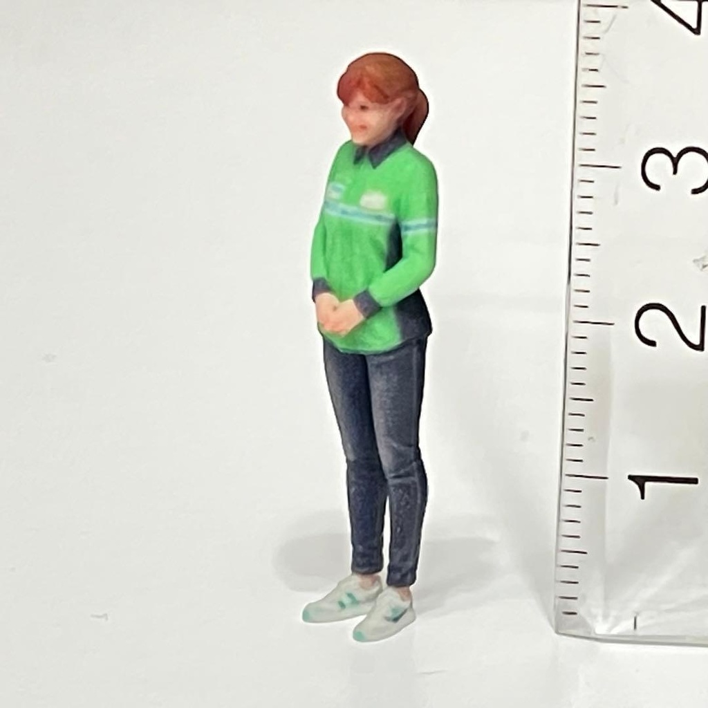 1/43 フィギュア リアルフィギュア コンビニ店員 ファミマ風 完成品 ミニチュア ジオラマ ミニカーに リアルフィギュア 完成品 3Dフィギュア