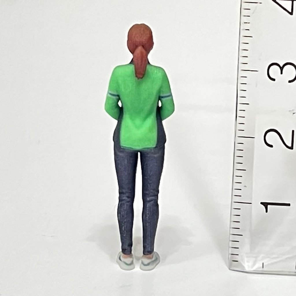1/43 フィギュア リアルフィギュア コンビニ店員 ファミマ風 完成品 ミニチュア ジオラマ ミニカーに リアルフィギュア 完成品 3Dフィギュア