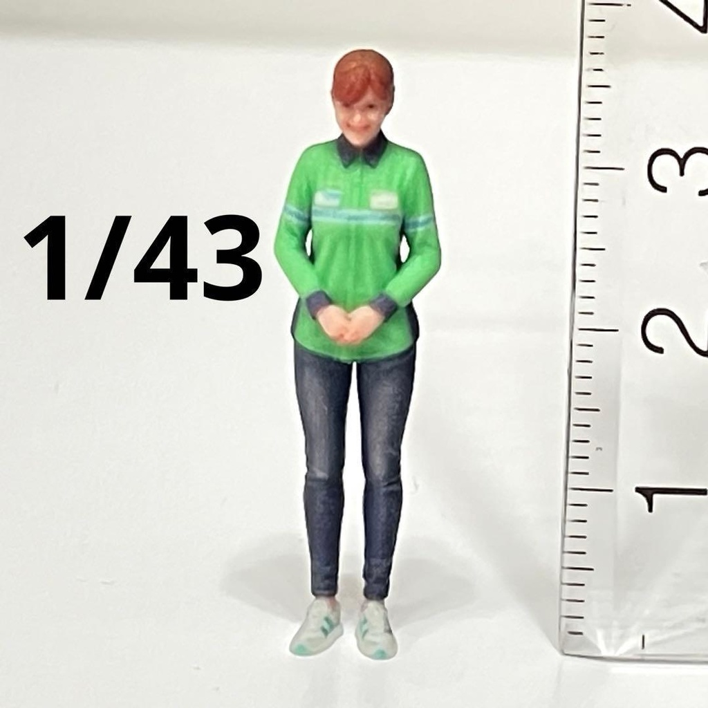 1/43 フィギュア リアルフィギュア コンビニ店員 ファミマ風 完成品 ミニチュア ジオラマ ミニカーに リアルフィギュア 完成品 3Dフィギュア
