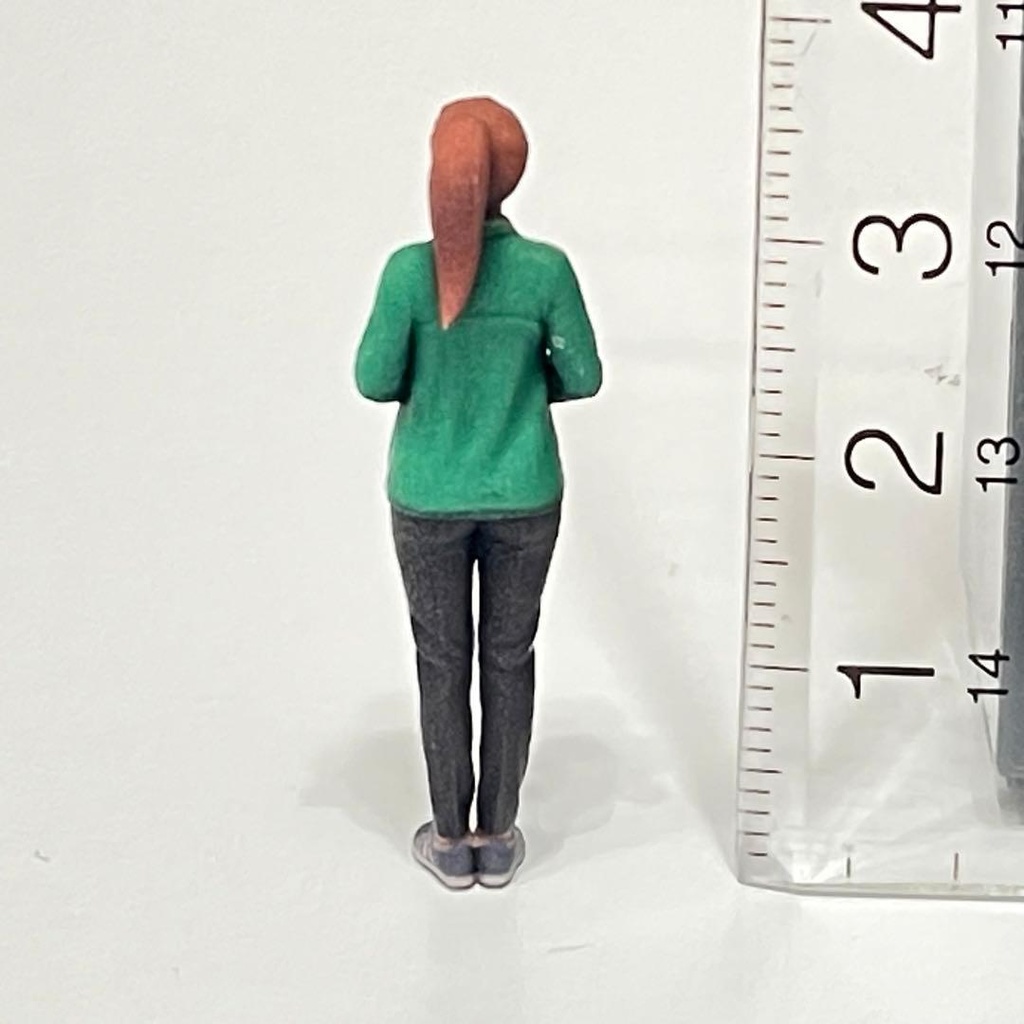 1/43 フィギュア リアルフィギュア コンビニ店員 セブンイレブン風 完成品 ミニチュア ミニカーに ジオラマに ミニチュアイメージ 3Dフィギュア