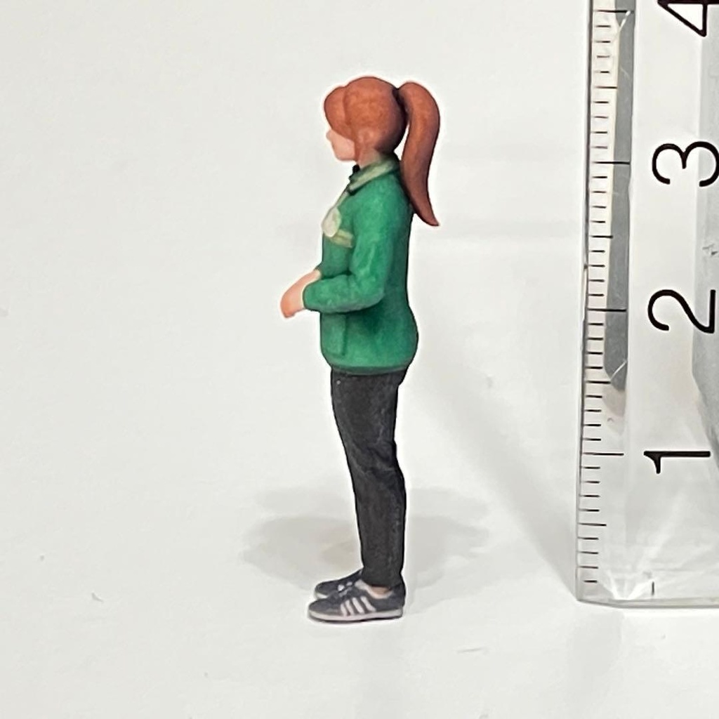 1/43 フィギュア リアルフィギュア コンビニ店員 セブンイレブン風 完成品 ミニチュア ミニカーに ジオラマに ミニチュアイメージ 3Dフィギュア