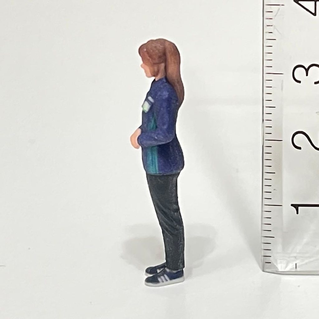1/43 フィギュア リアルフィギュア 完成品 コンビニ店員 ファミマ風 ミニチュア ミニカー ジオラマに リアルフィギュア ミニチュアイメージ 3Dフィギュア