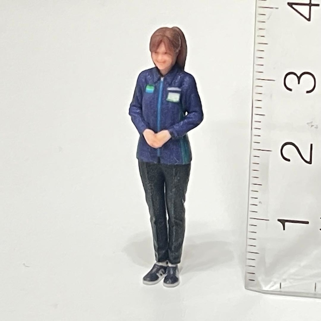 1/43 フィギュア リアルフィギュア 完成品 コンビニ店員 ファミマ風 ミニチュア ミニカー ジオラマに リアルフィギュア ミニチュアイメージ 3Dフィギュア