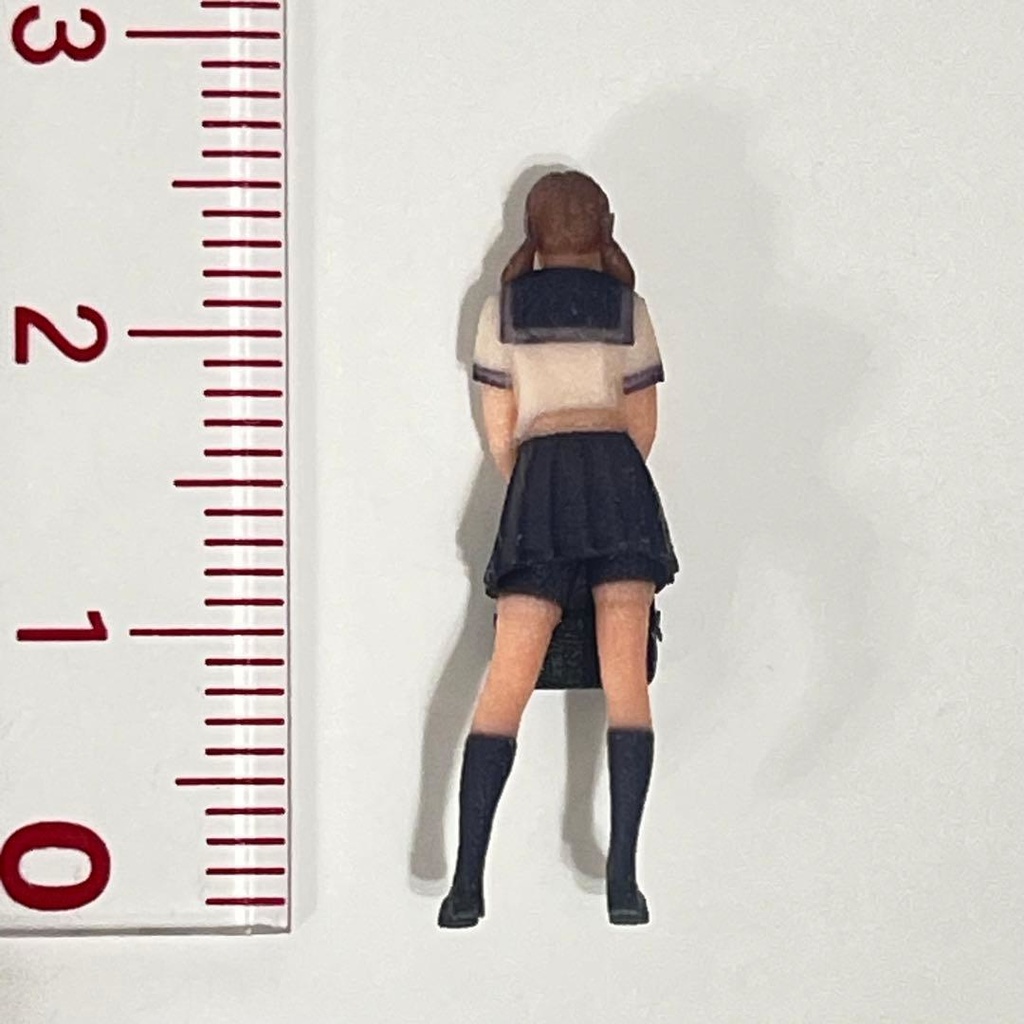 1/64 フィギュア セーラー服 夏服 おさげ リアルフィギュア ミニチュアイメージ ミニカーに 完成品