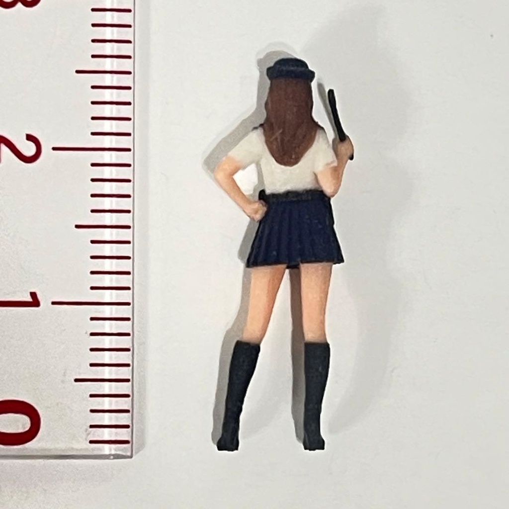 1/64 フィギュア 婦人警官 半袖 リアルフィギュア ミニチュアイメージ ミニカーに 完成品