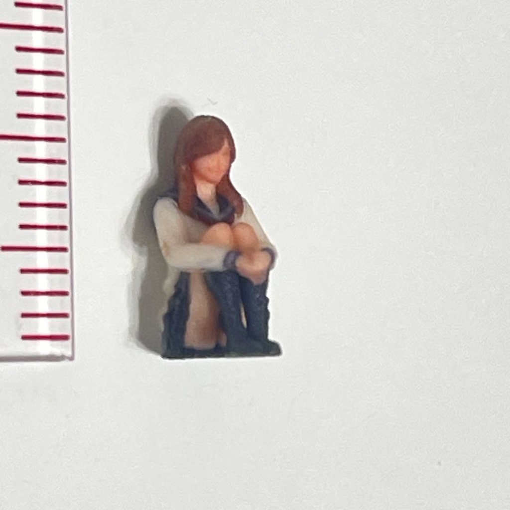 1/64 フィギュア セーラー服 体育座り リアルフィギュア ミニチュアイメージ ミニカーに 完成品