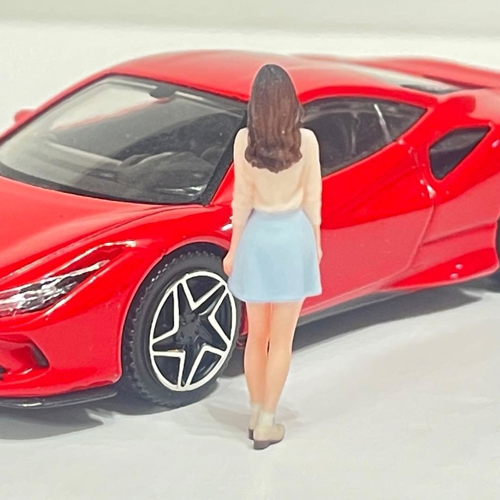 1/43 フィギュア スカート リアルフィギュア ミニチュアイメージ ミニカーに 完成品