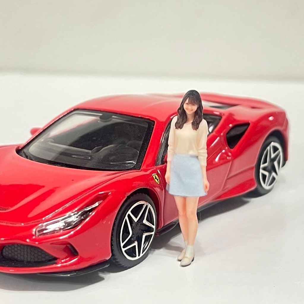 1/43　フィギュア　スカート　リアルフィギュア　ミニチュアイメージ　ミニカーに　完成品