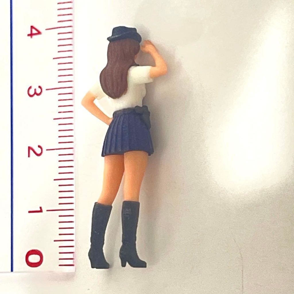 1/43 フィギュア 警官 半袖 リアルフィギュア ミニチュアイメージ ミニカーに 完成品