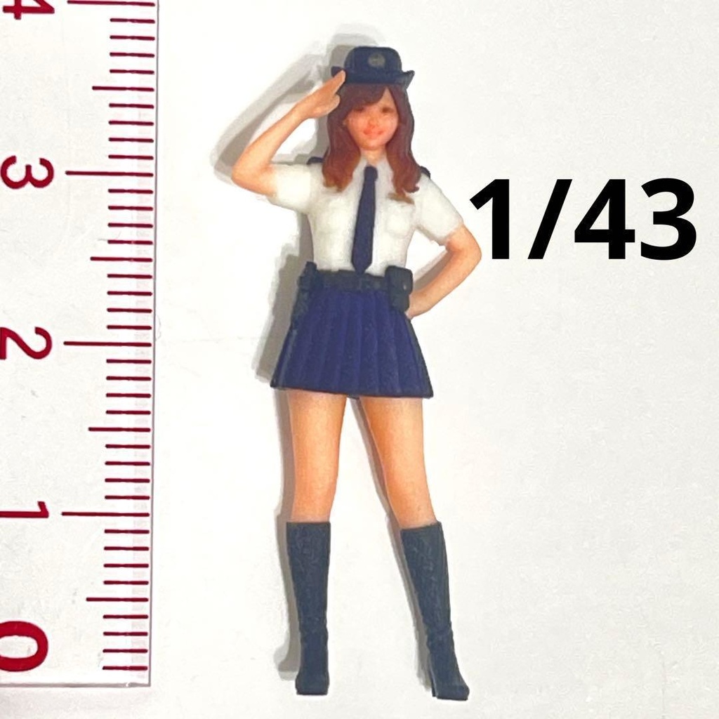 1/43　フィギュア　警官　半袖　リアルフィギュア　ミニチュアイメージ　ミニカーに　完成品